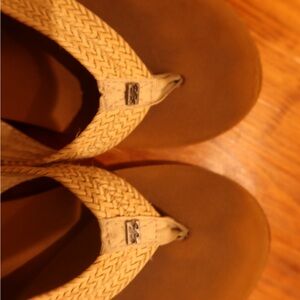 Billabong Women's Tan Flip Flops